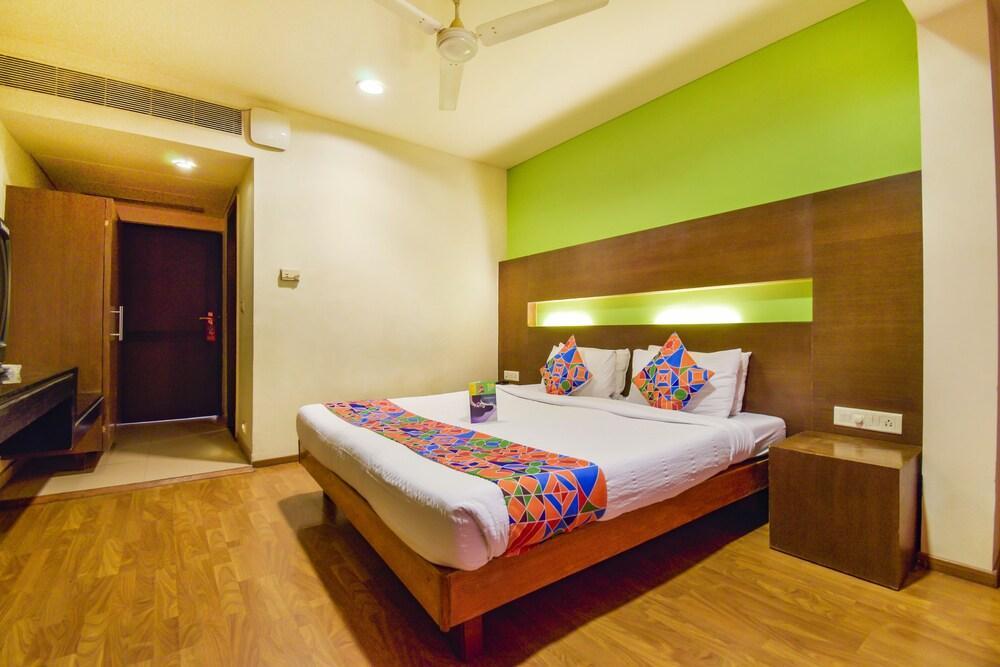 פונה The President Hotel Shivajinagar מראה חיצוני תמונה