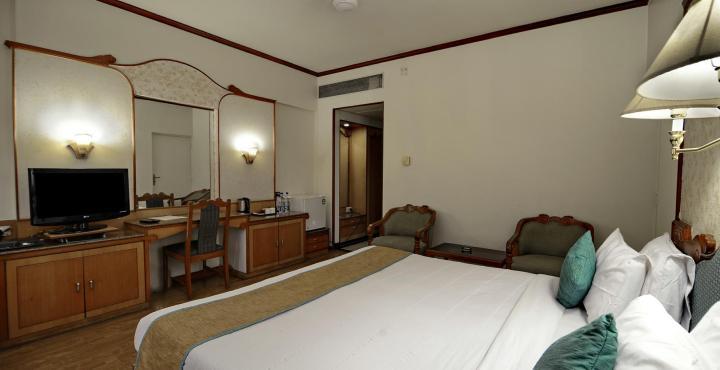 פונה The President Hotel Shivajinagar מראה חיצוני תמונה