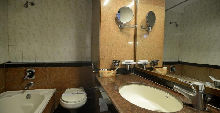 פונה The President Hotel Shivajinagar מראה חיצוני תמונה