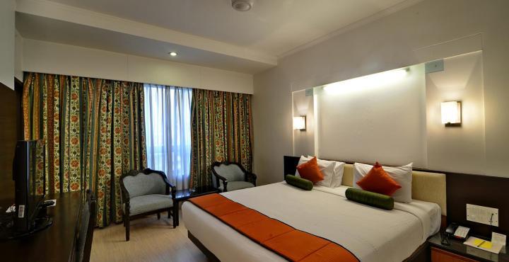 פונה The President Hotel Shivajinagar מראה חיצוני תמונה