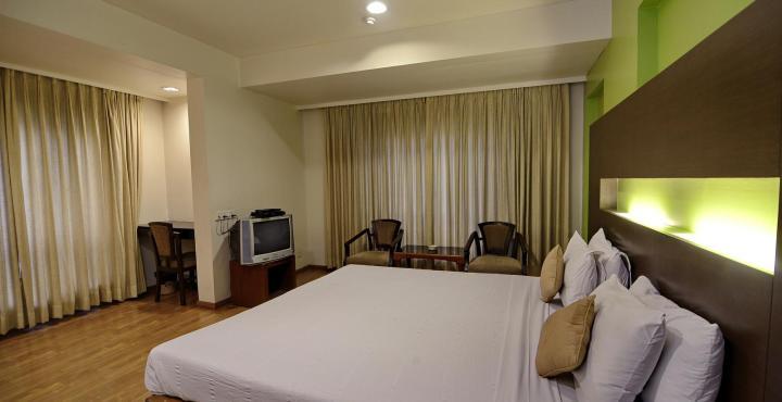 פונה The President Hotel Shivajinagar מראה חיצוני תמונה