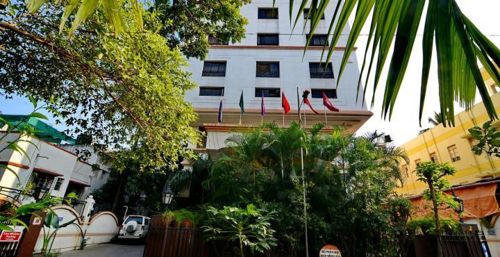פונה The President Hotel Shivajinagar מראה חיצוני תמונה