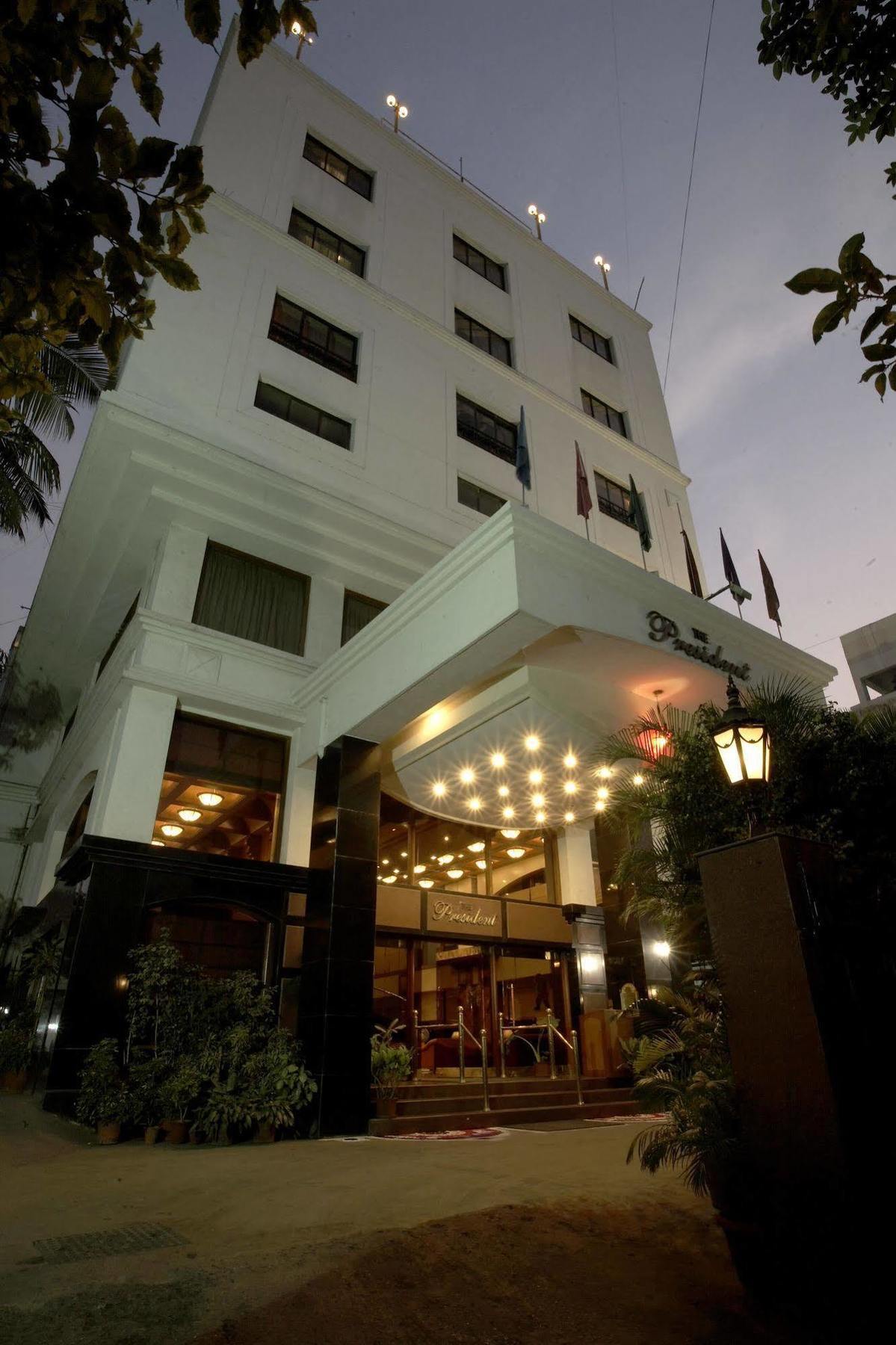פונה The President Hotel Shivajinagar מראה חיצוני תמונה
