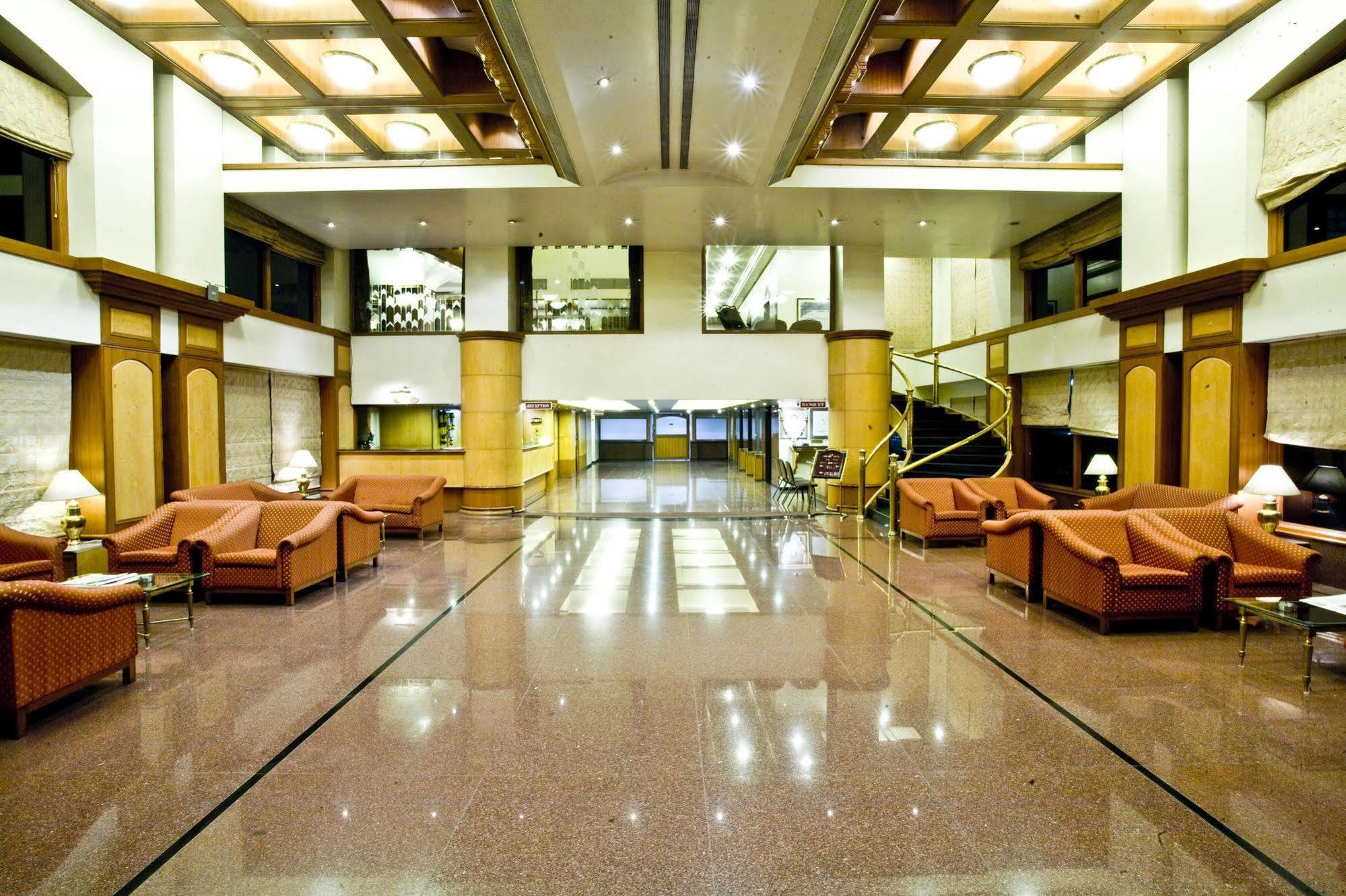פונה The President Hotel Shivajinagar מראה חיצוני תמונה