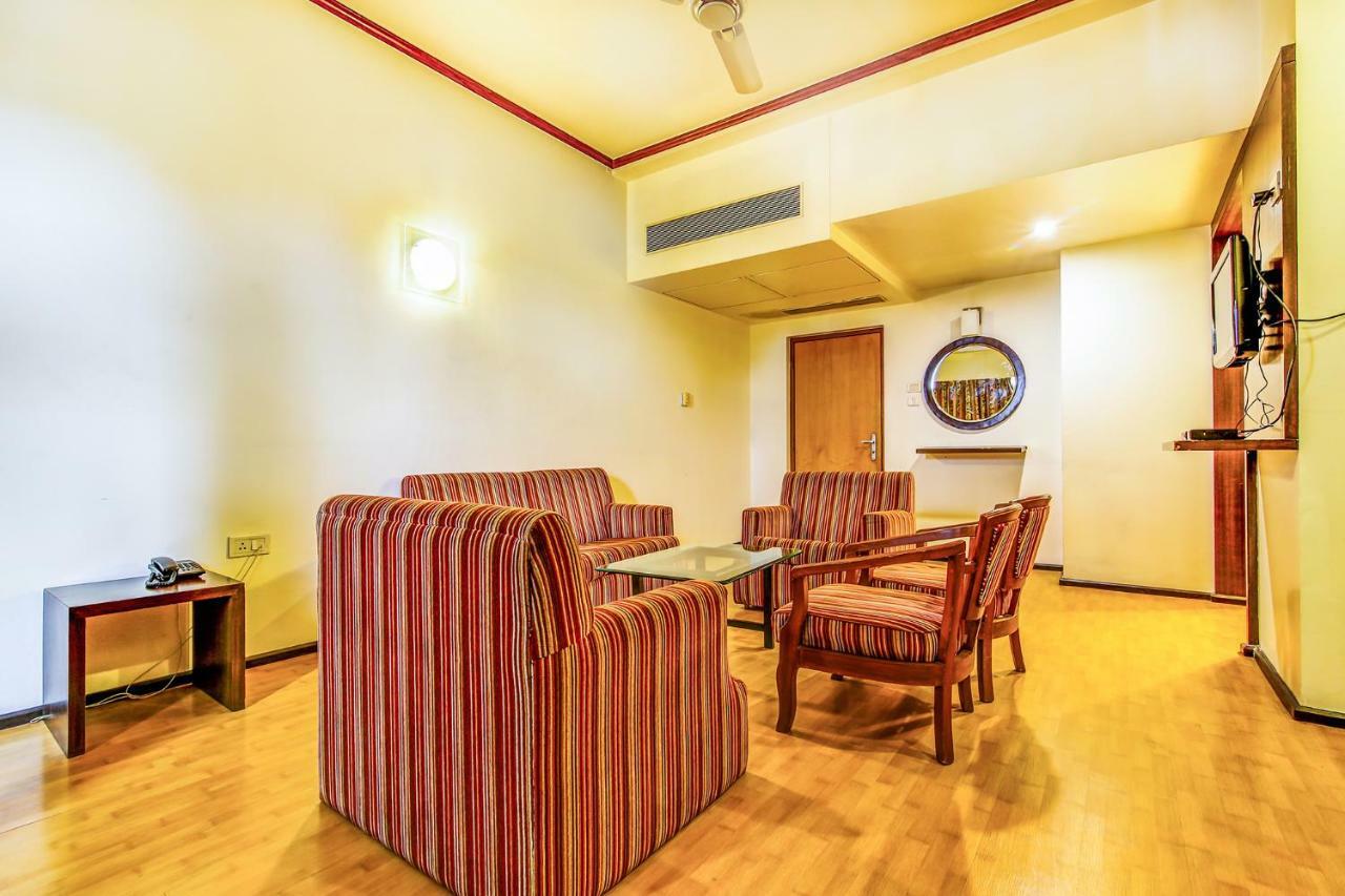 פונה The President Hotel Shivajinagar מראה חיצוני תמונה