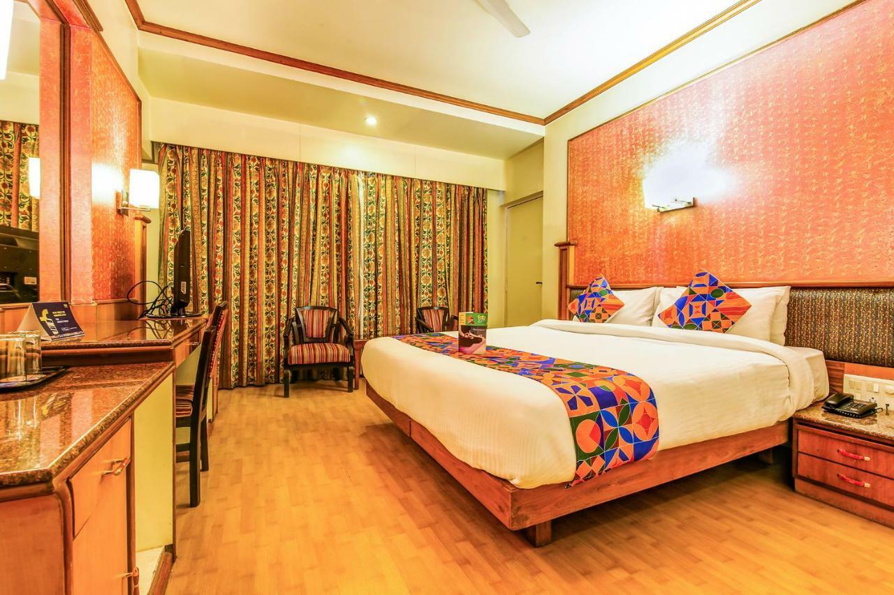 פונה The President Hotel Shivajinagar מראה חיצוני תמונה